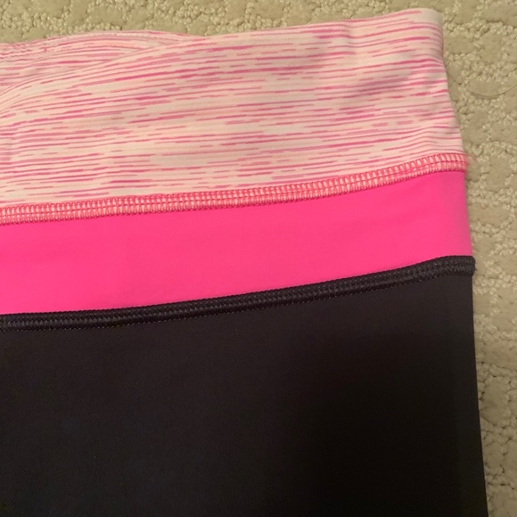 Lululemon Run Inspire Crop II Black/Pink Leggings - Picture 4 of 8